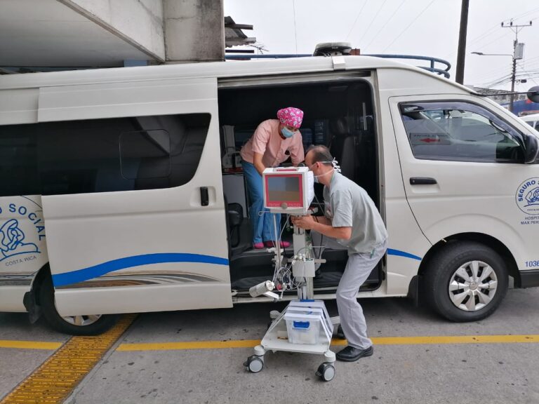 TRASLADAN PRIMER PACIENTE NO COVID A HOSPITAL PRIVADO