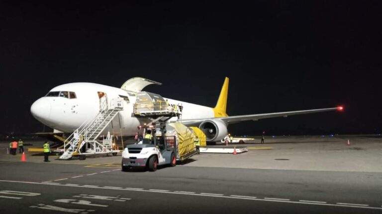 LLEGA DONACIÓN DE VACUNA DE CANADÁ