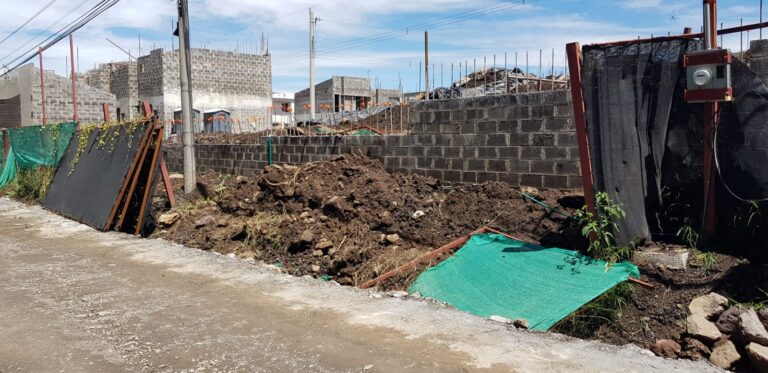 CONSTRUCCIÓN DE CONDOMINIO DEJARÍA VECINOS SIN ENTRADA A SUS CASAS