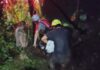 RESCATAN PERSONAS ATRAPADAS POR CABEZA DE AGUA