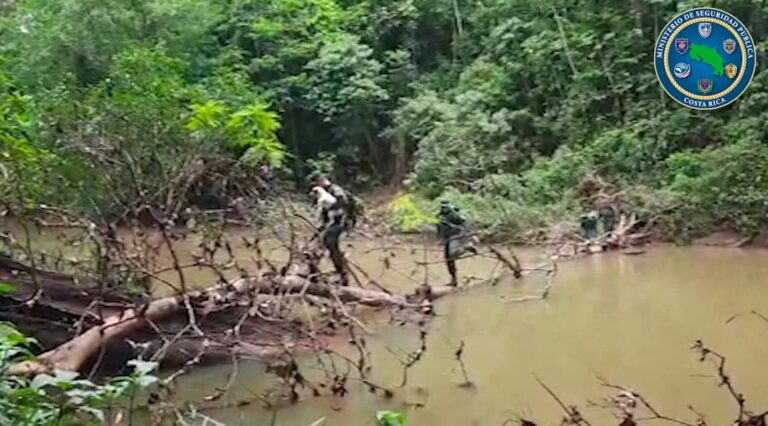 CONTROVERSIA POR COLOR DEL UNIFORME DE POLICÍA DE FRONTERAS