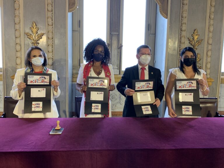 COLECCIONES POSTALES CELEBRAN LOS 200 AÑOS DE INDEPENDENCIA