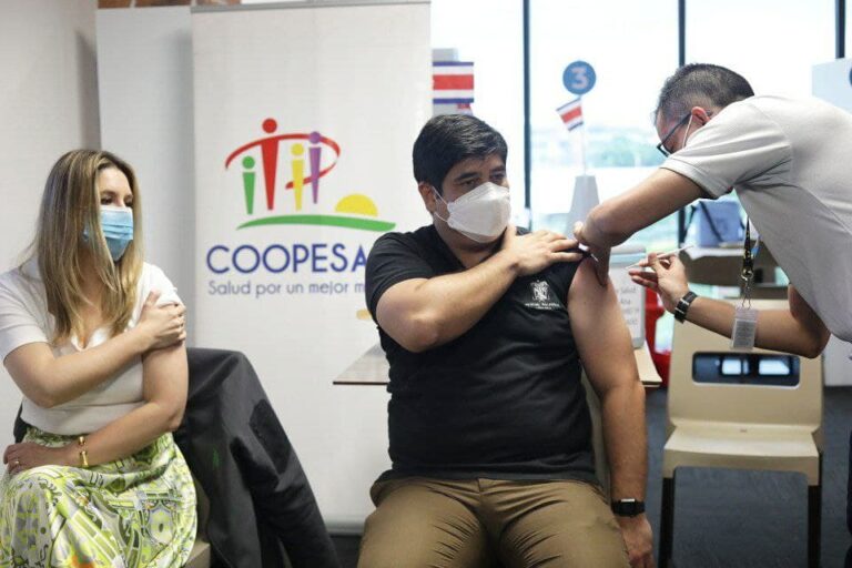 PRESIDENTE Y PRIMERA DAMA RECIBIERON SEGUNDA DOSIS DE VACUNA HOY