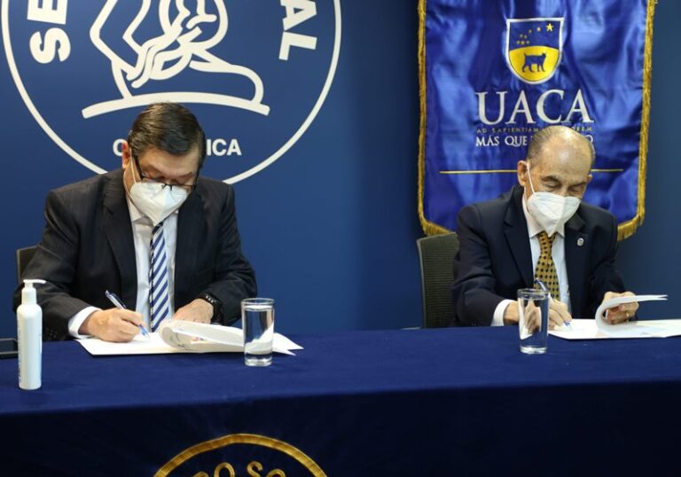 CCSS Y UACA FIRMAN CONVENIO PARA ESTUDIOS DE POSGRADO EN ESPECIALIDADES MÉDICAS