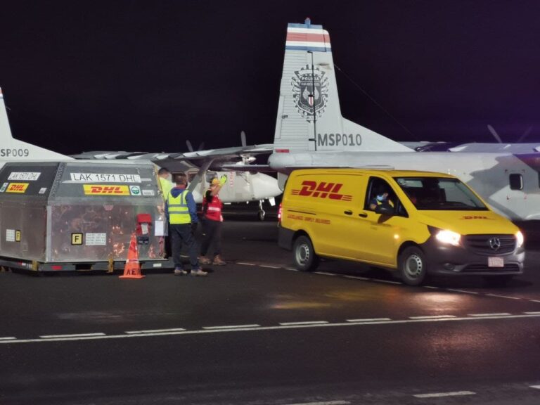 ANOCHE LLEGARON 107 MIL VACUNAS MÁS CONTRA LA COVID