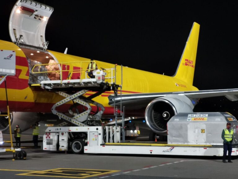 ANOCHE LLEGARON MÁS VACUNAS DE PFIZER