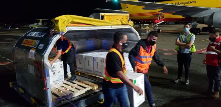 ANOCHE LLEGARON 111.150  VACUNAS DE PFIZER