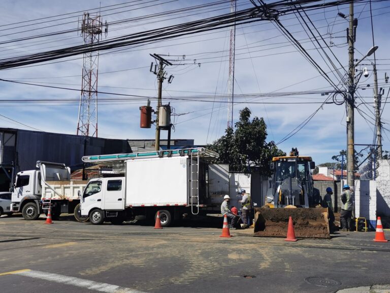 ESPH REPARA AVERÍA EN POZO ESPERANZA