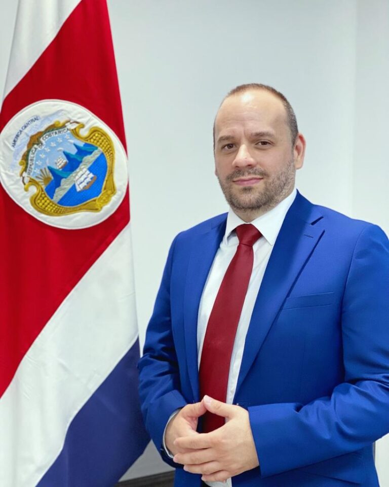 “ES NECESARIA UNA RIGUROSA VIGILANCIA DEL USO DE LOS RECURSOS EDITORIALES DEL MEP”