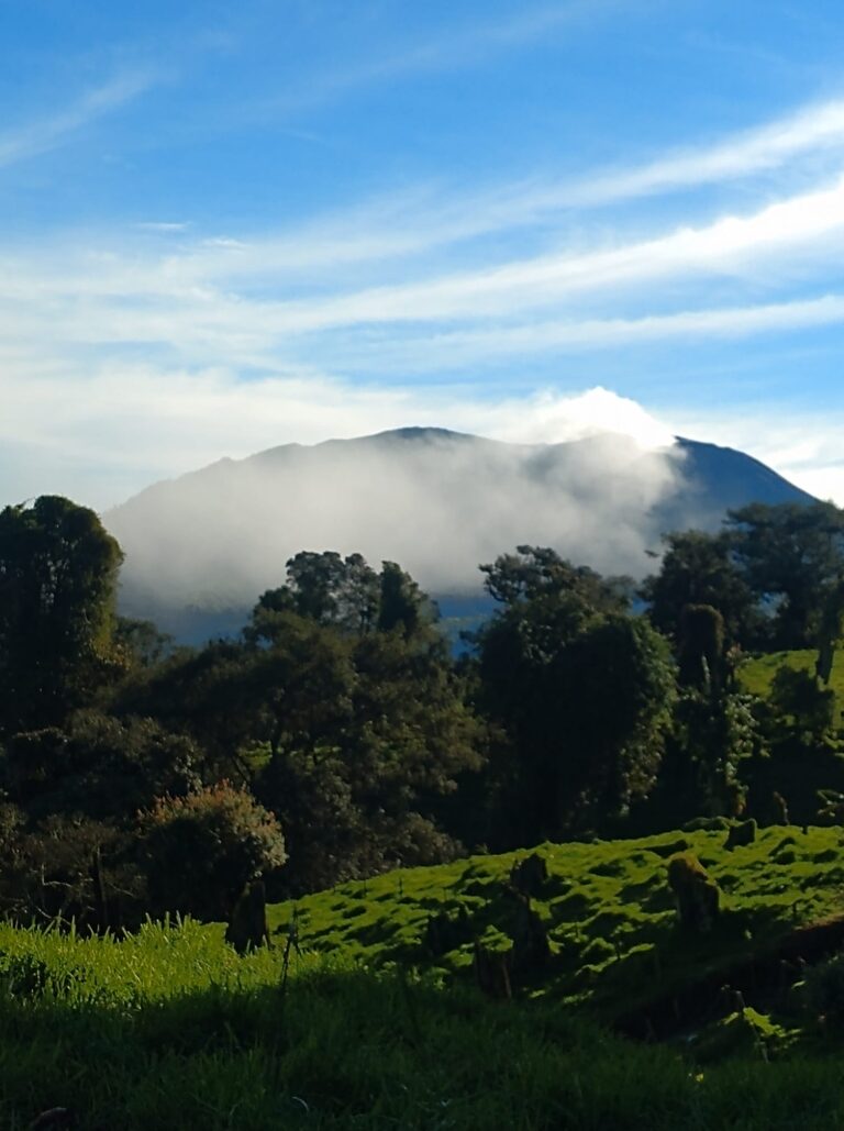 VOLCÁNES POÁS Y TURRIALBA HICIERON ERUPCIÓN HOY