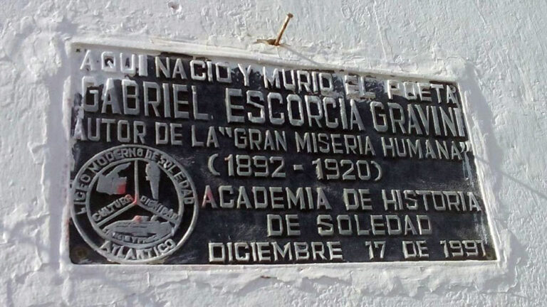JOVEN CON LEPRA SE CONVIRTIÓ EN EL POETA DEL CEMENTERIO