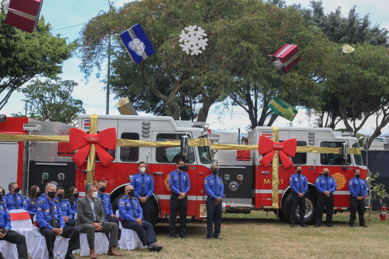 BOMBEROS ESTRENAN CUATRO MODERNAS MÁQUINAS