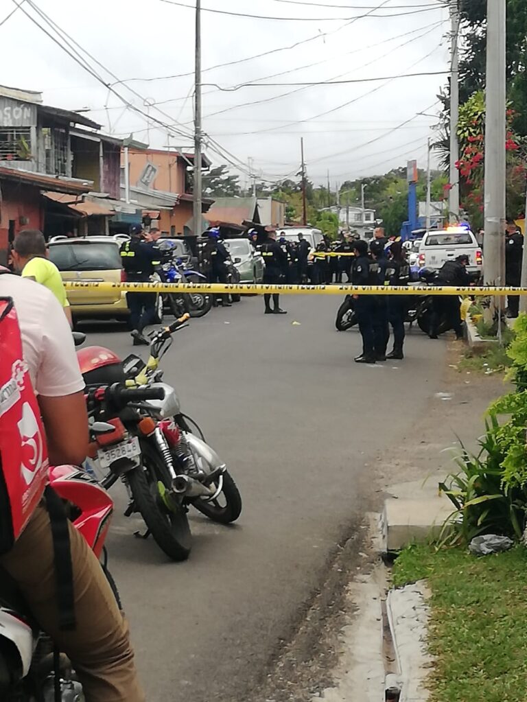 DESDE MOTO DISPARAN CONTRA DOS PERSONAS