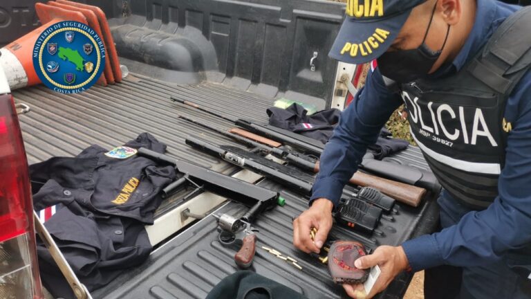 FUERZA PÚBLICA LOCALIZA ARMAS Y MUNICIONES EN BUNKER