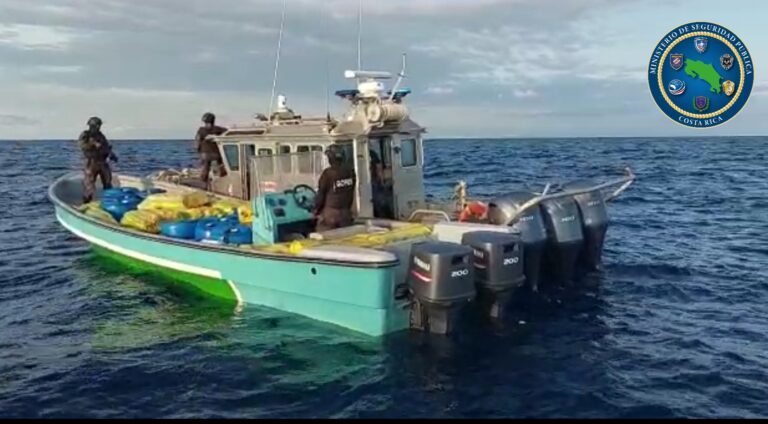 CAPTURAN LANCHA CON TONELADA Y MEDIA DE MARIHUANA Y COCAÍNA