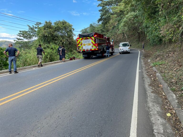 DOS MUJERES CAEN A PRECIPIO EN PURISCAL