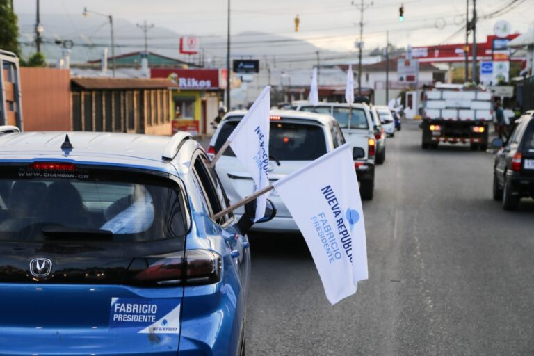 850 CARROS PARTICIPAN EN CARAVANAS DE FABRICIO ALVARADO