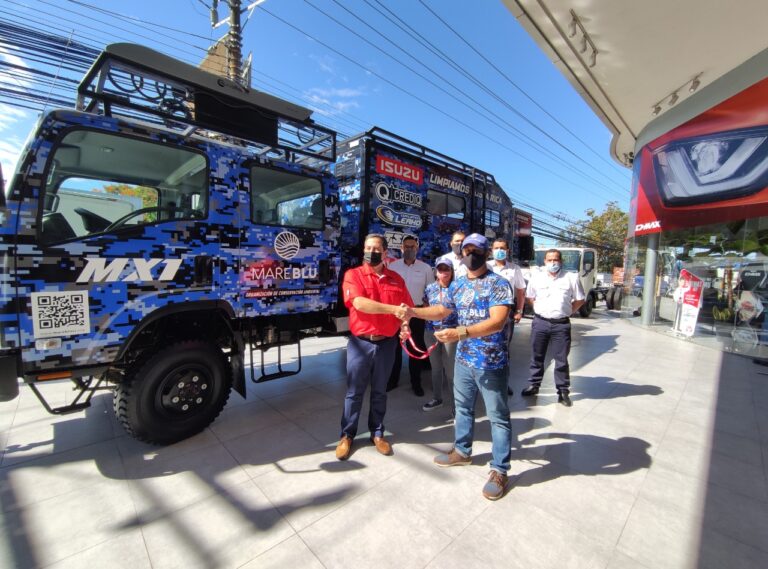 MAREBLU ESTRENA CAMIÓN 4X4 PARA LIMPIEZA DE COSTAS Y PLAYAS