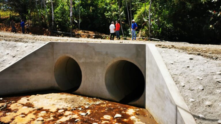 CUATRO COMUNIDADES DEL VALLE LA ESTRELLA ESTRENAN CAMINOS