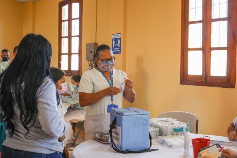 ESTE DOMINGO NO ESTARÁN VACUNANDO CONTRA COVID