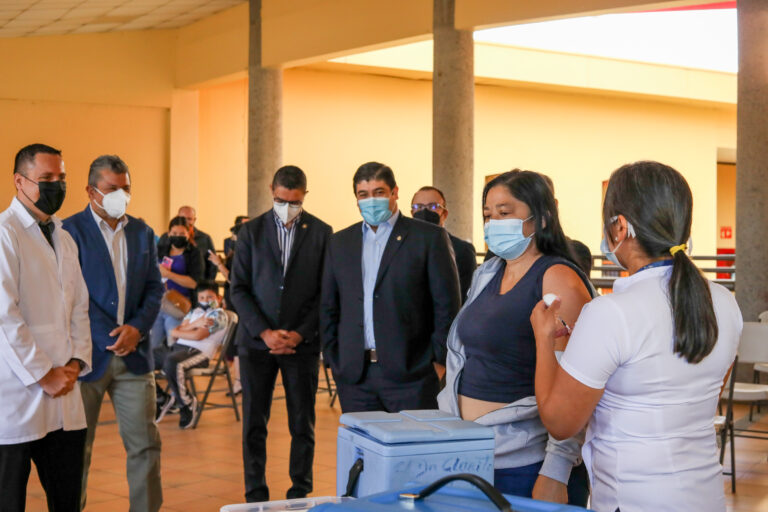 PRESIDENTE ALVARADO SE MANTIENE EN AISLAMIENTO