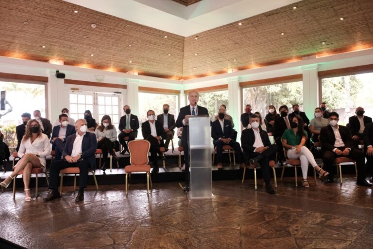 PLN ABOLIRÍA LA EXPLORACIÓN Y EXPLOTACIÓN DEL PETRÓLEO Y GAS NATURAL