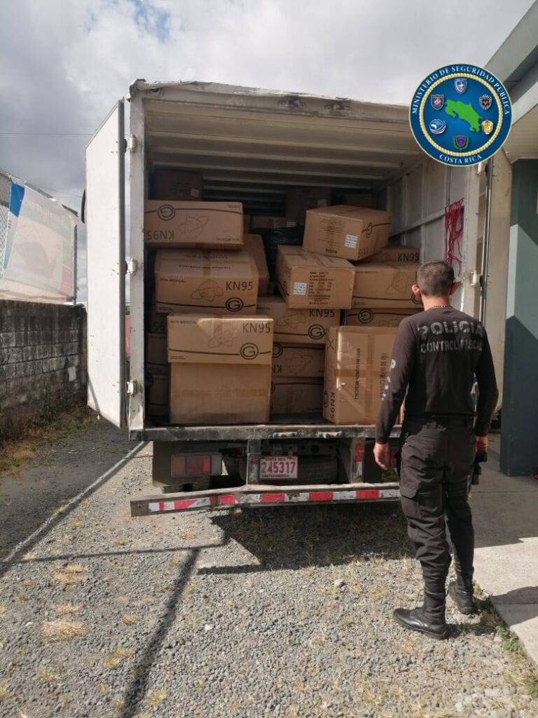 DETIENEN CAMIÓN CON MASCARILLAS DE CONTRABANDO