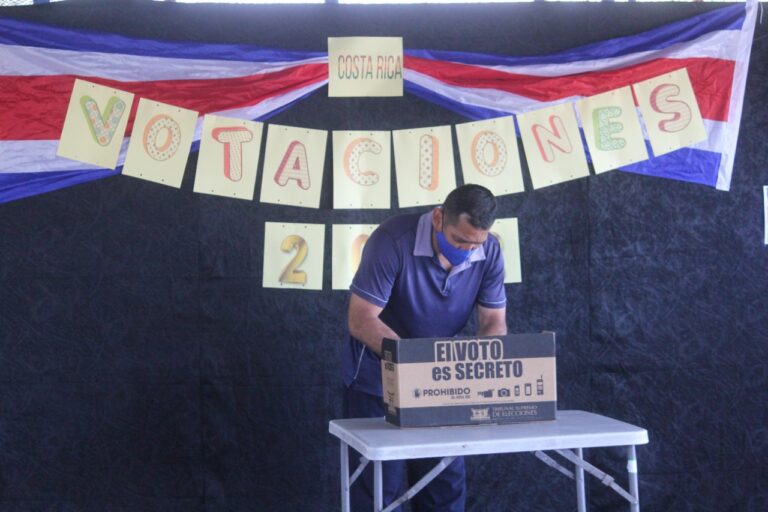 PRIVADOS DE LIBERTAD VOTAN EN 27 MESAS