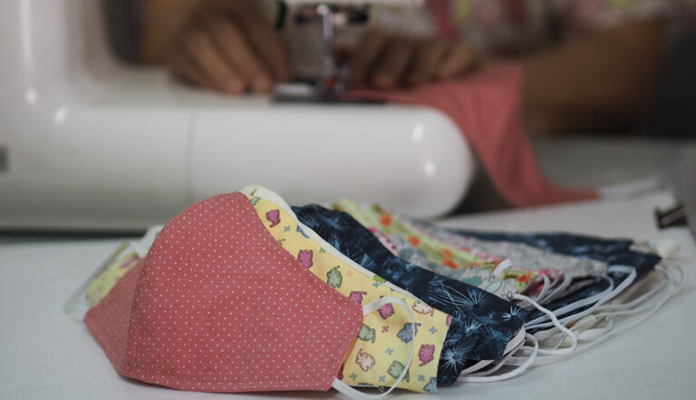 SÍ PUEDE INGRESAR A LOS CENTROS DE SALUD CON MASCARILLA DE TELA