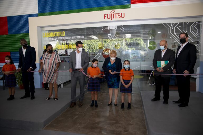 COLEGIO DE BELÉN RECIBE LABORATORIOS DE ROBÓTICA, TECNOLOGÍA Y CIENCIAS