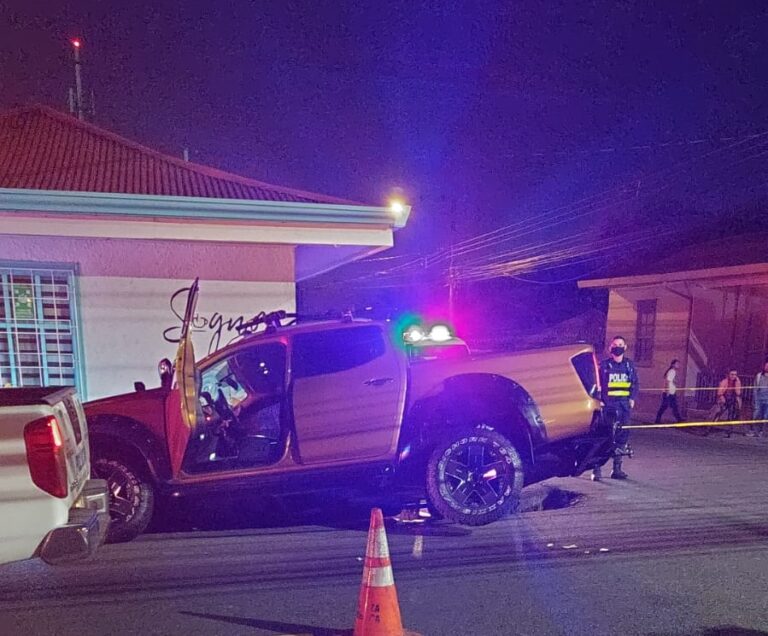 CONDUCTOR RECIBE CINCO IMPACTOS DE BALA