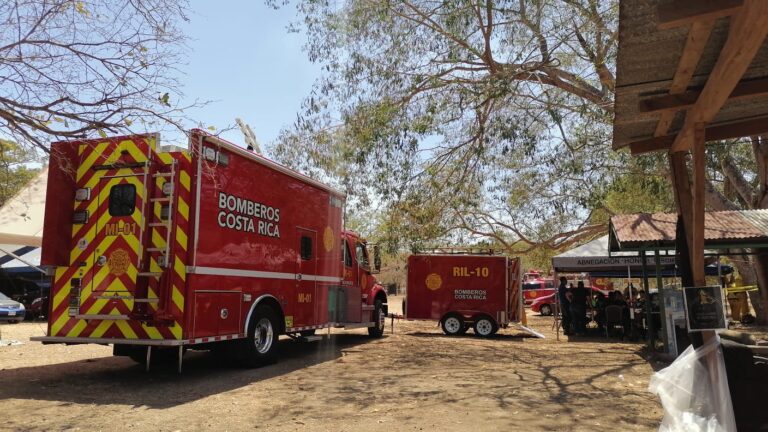 RESERVA CONCHAL DA APOYO A BOMBEROS PARA COMBATIR INCENDIOS FORESTALES DE LA ZONA