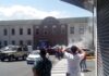 SAN JUAN DE DIOS ACTIVÓ ALERTA TRAS INCENDIO DE VEHÍCULO EN LAS AFUERAS