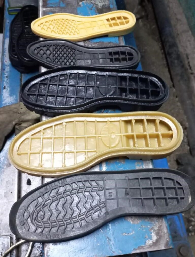 EMPAQUES DE SUEROS SE CONVIERTEN EN SUELAS DE ZAPATOS