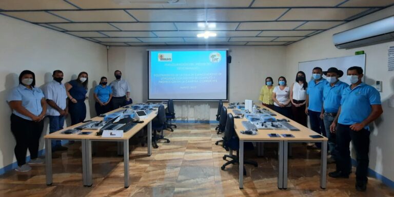 AGRICULTORES DE CORREDORES Y GOLFITO CON MODERNO EQUIPO TECNOLÓGICO