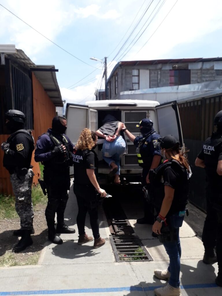 ALLANAMIENTOS EN GUARARÍ DEJAN TRES DETENIDOS