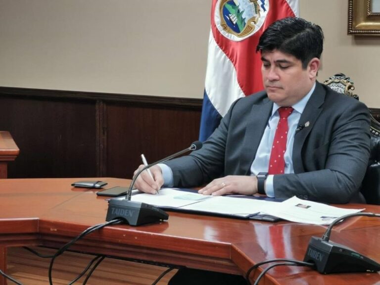 EJECUTIVO PRESENTA REFORMA PARA DEJAR FUERA DE REGLA FISCAL AL PANI Y CNE