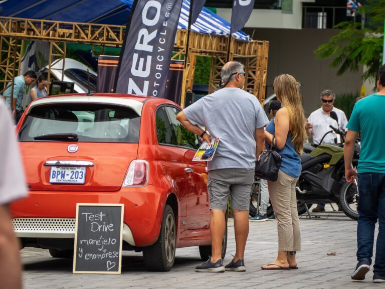 FESTIVAL PARA CONOCER BENEFICIOS DE CARROS ELÉCTRICOS