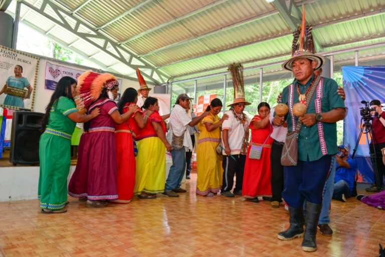 NOMBRAN OFICIALMENTE A LA PRIMERA CACIQUE EN ALTO COMTE