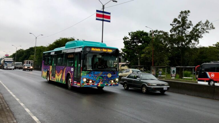 BUSES ELÉCTRICOS AHORA ESTÁN A PRUEBA EN TUASA
