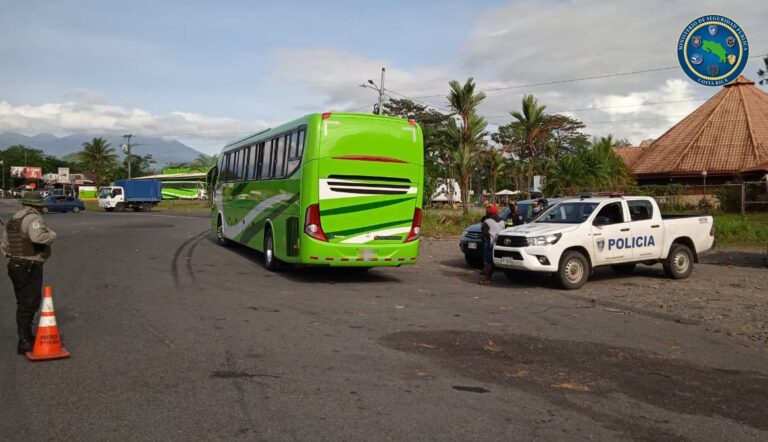 POLICÍA ENCUENTRA DROGA EN BUS HACIA LIMÓN
