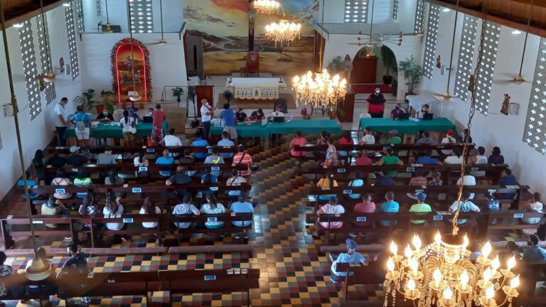 VACUNARÁN CONTRA COVID EN IGLESIAS CATÓLICAS