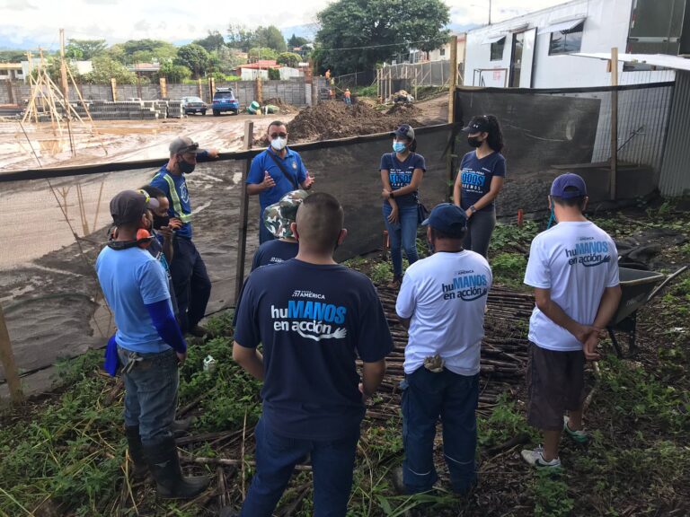 FLORES SE UNE A SIEMBRA DE ÁRBOLES