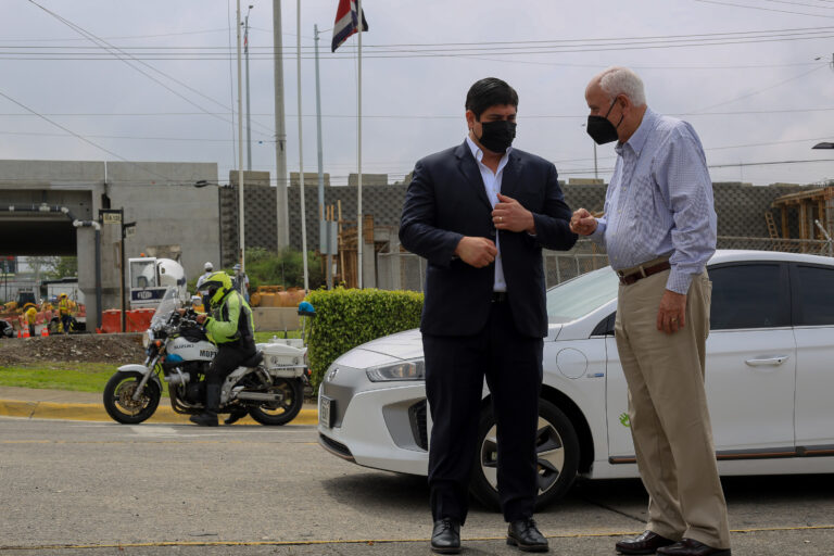 PRESIDENTE ALVARADO INSPECCIONA AVANCE DE OBRAS EN FIRESTONE