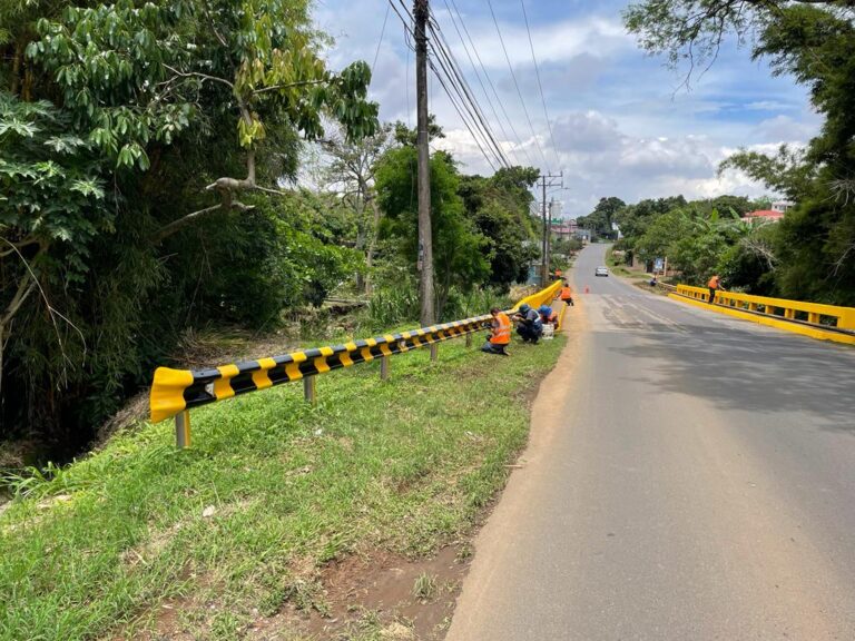 EMPRESA BARBAREÑA PINTA PUENTES Y LIMPIA ALCANTARILLAS DE GRATIS