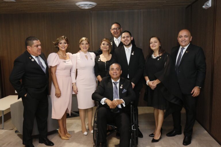 DIPUTADO HEREDIANO LLEGÓ EN SILLA DE RUEDAS A SESIÓN SOLEMNE