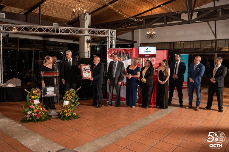 EMPRESARIOS DE HEREDIA PREMIADOS EN  50 ANIVERSARIO DE CÁMARA DE COMERCIO