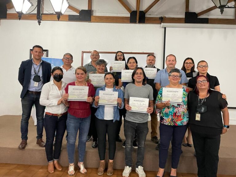 PREMIAN A FAMILIAS PRODUCTORAS  QUE PROMUEVEN UN CAMBIO DE VISIÓN