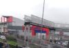 ¡CAE PUENTE PEATONAL SOBRE VEHÍCULOS!