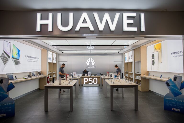 HUAWEI INAUGURA TIENDA EN PASEO DE LAS FLORES